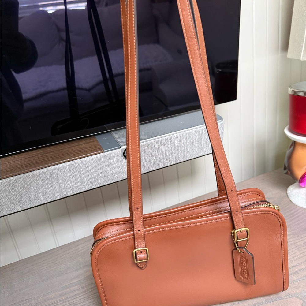 Coach Saddle Swing Zip